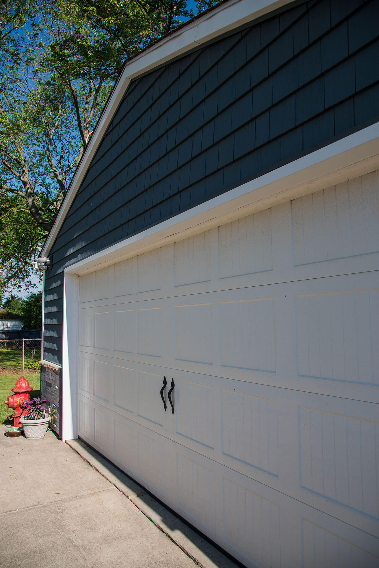 shaker siding installation on garage structure